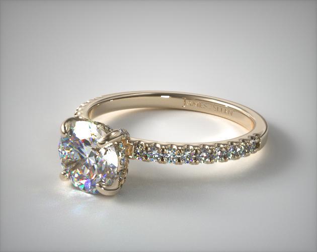 Помолвочное кольцо из желтого золота 18 карат с миниатюрным бриллиантом Pave Crown