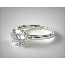 Платиновое помолвочное кольцо с бриллиантами Pave Accent Pave Trio