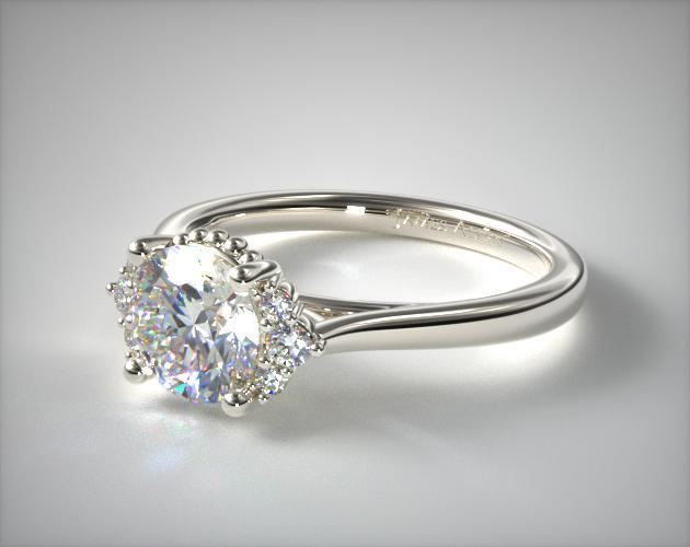 Платиновое помолвочное кольцо с бриллиантами Pave Accent Pave Trio