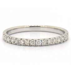 Платиновое кольцо с бриллиантом Micro Pave (0,25 CTW) Платиновое кольцо с бриллиантом Micro Pave (0,25 CTW)