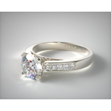Платиновое обручальное кольцо с бриллиантом в форме принцессы 0,25 карата