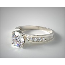 Платиновое обручальное кольцо с бриллиантами