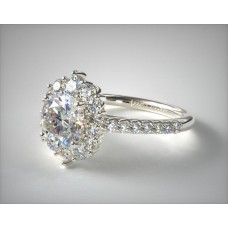 Платиновое помолвочное кольцо с бриллиантом Halo