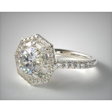 Платиновое помолвочное кольцо с восьмиугольным багетом и круглым бриллиантом с двойным ореолом